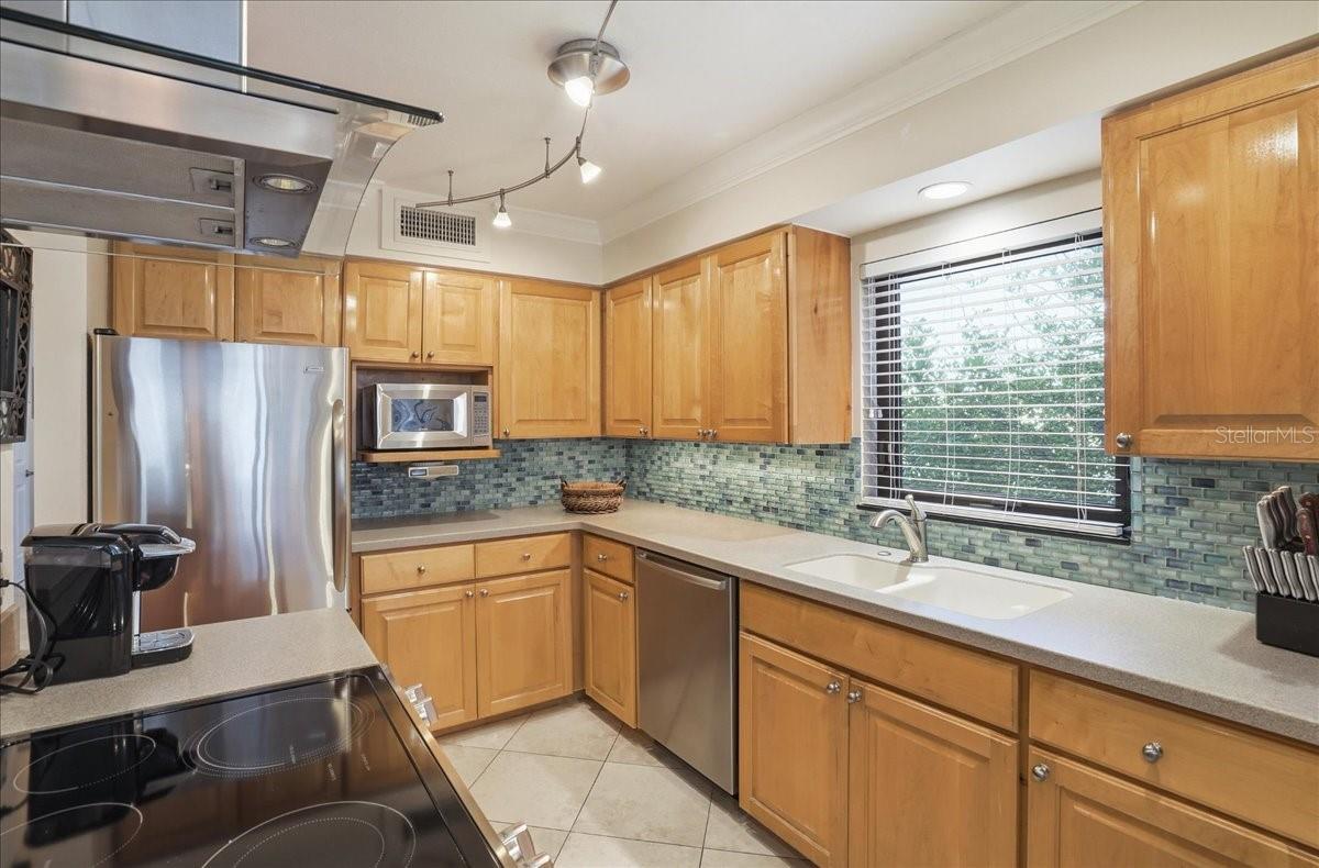 WEST WINDS OF HOLMES BEACH II - Residential