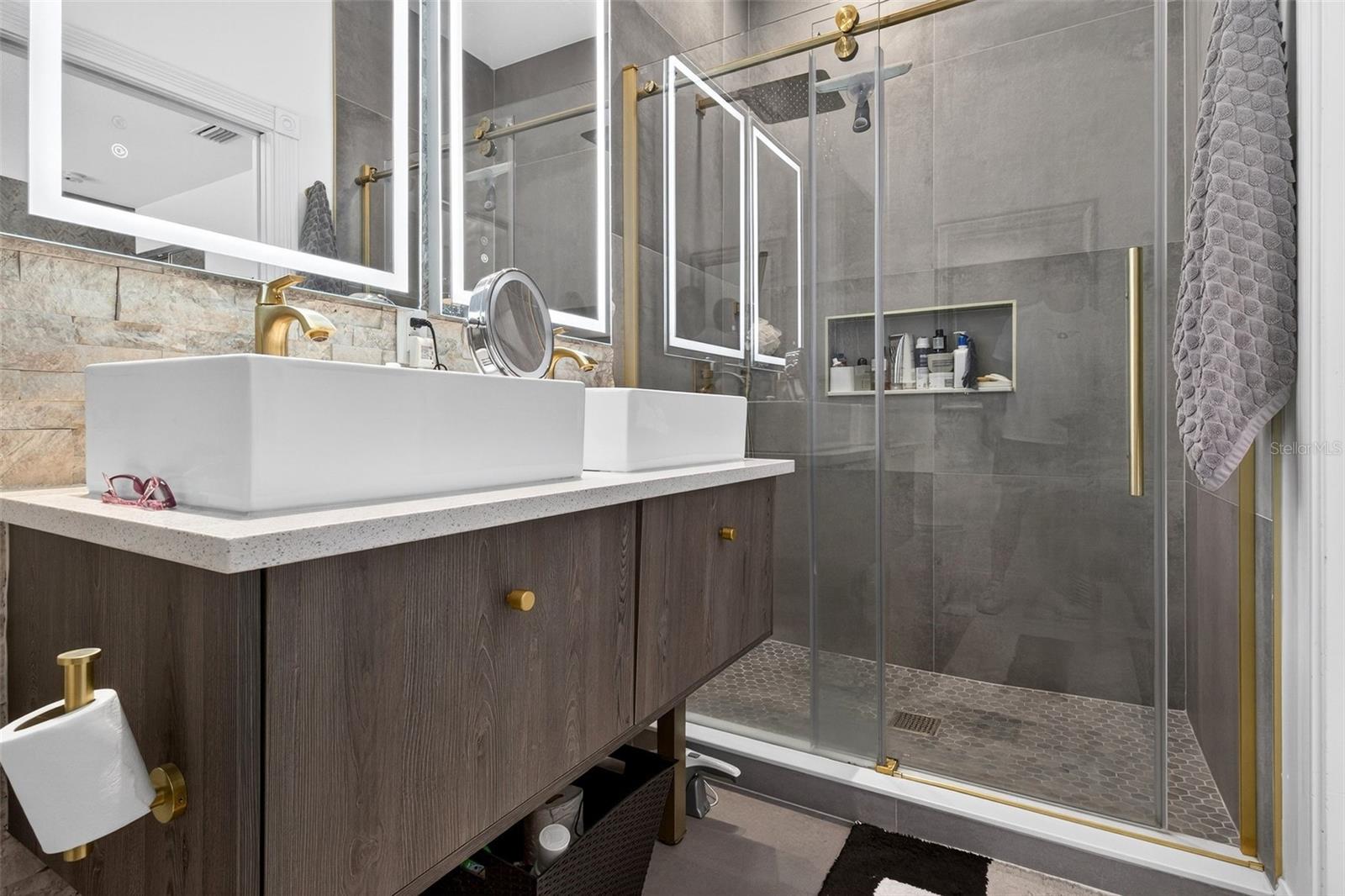 VILLAGEWALK/LK NONAA 01B - Residential