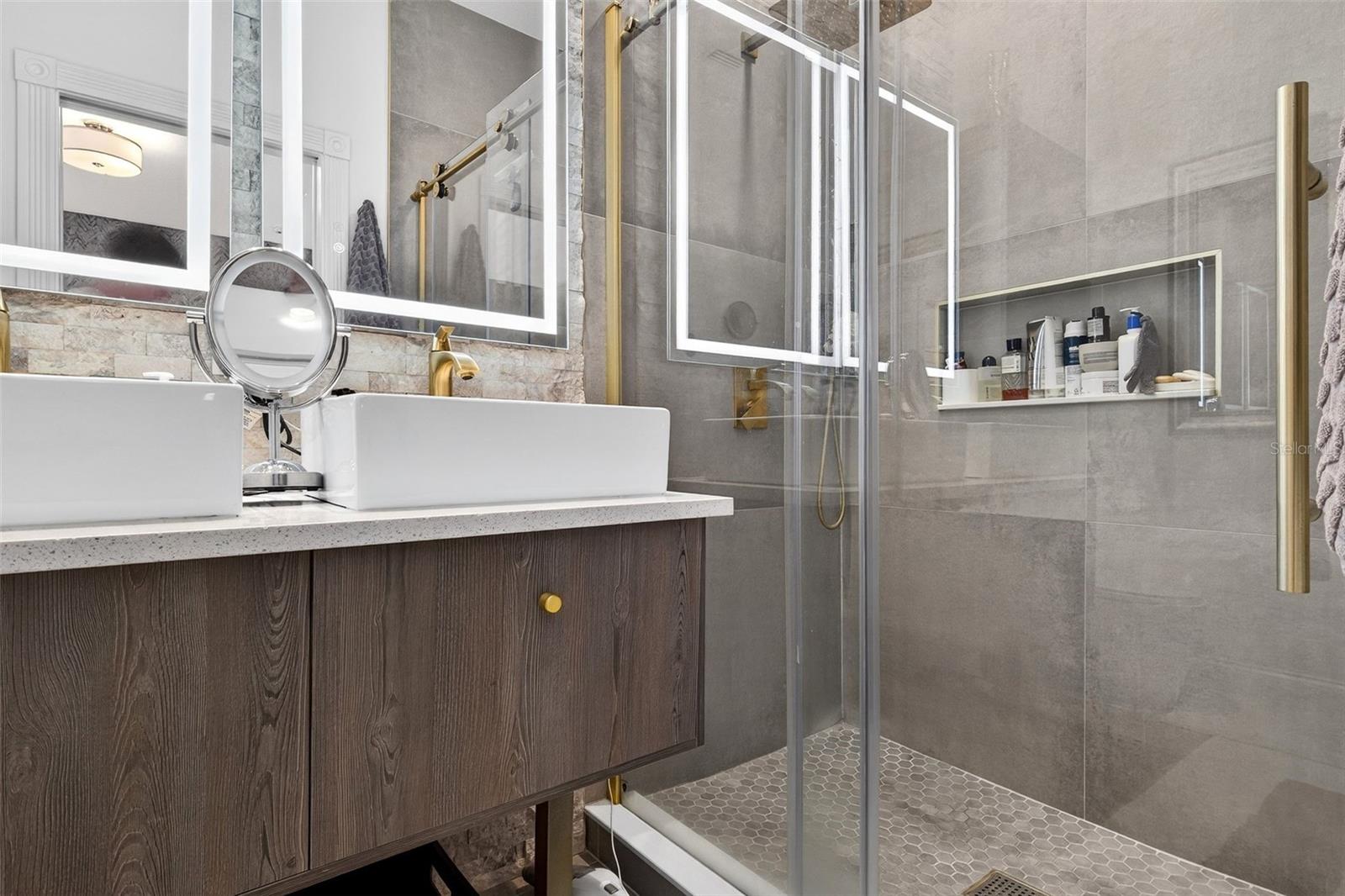 VILLAGEWALK/LK NONAA 01B - Residential