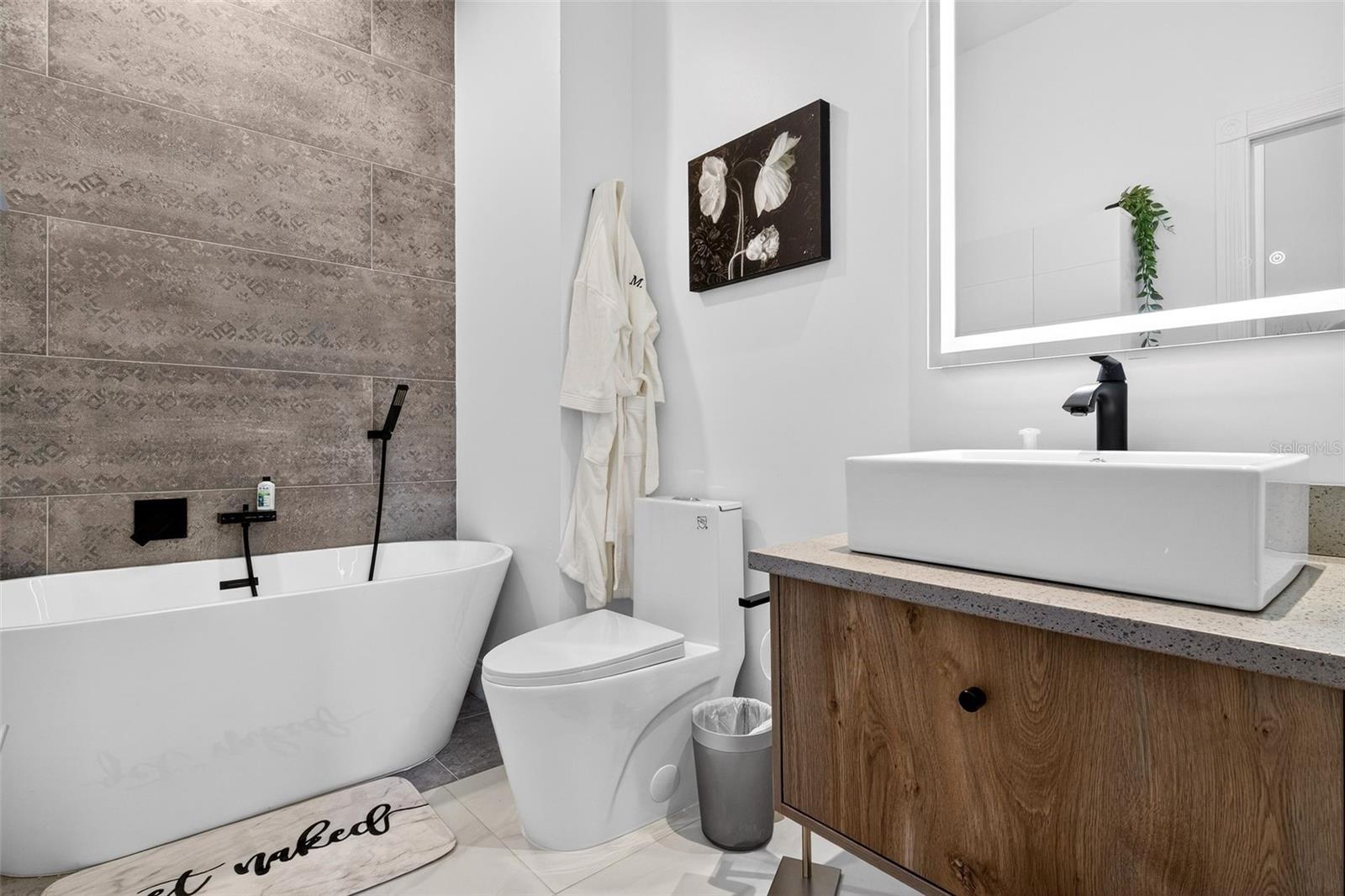 VILLAGEWALK/LK NONAA 01B - Residential