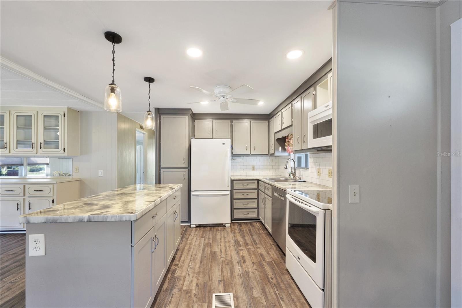 MAPLE LEAF ESTATES - Residential