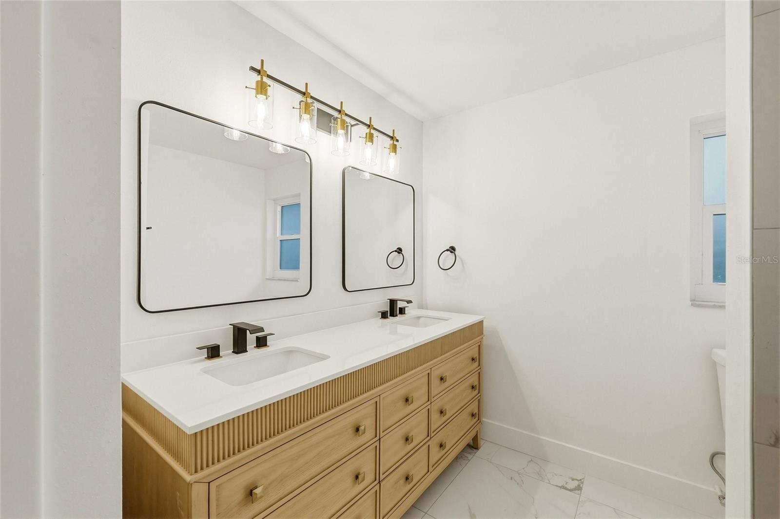 FAIRWAY ESTATES 7TH ADD - Residential