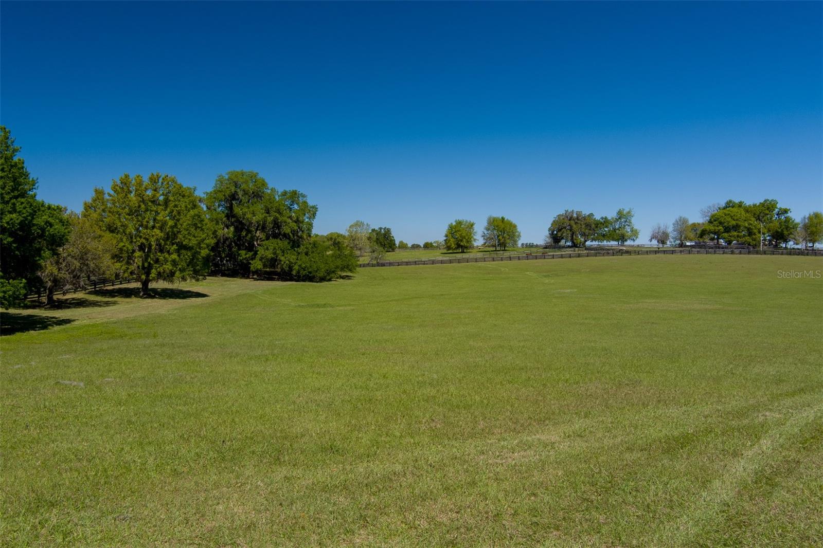 WHISPERING KNOLL - Land