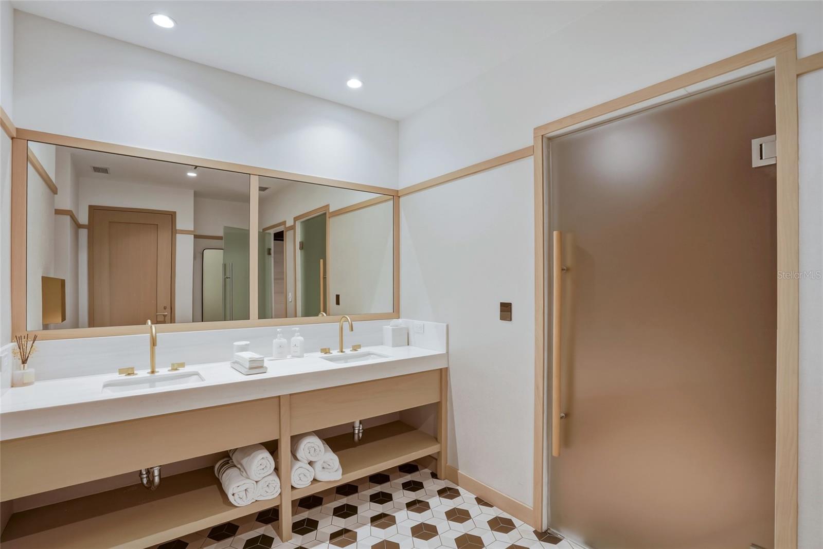 RITZ CARLTON RESIDENCES - Residential