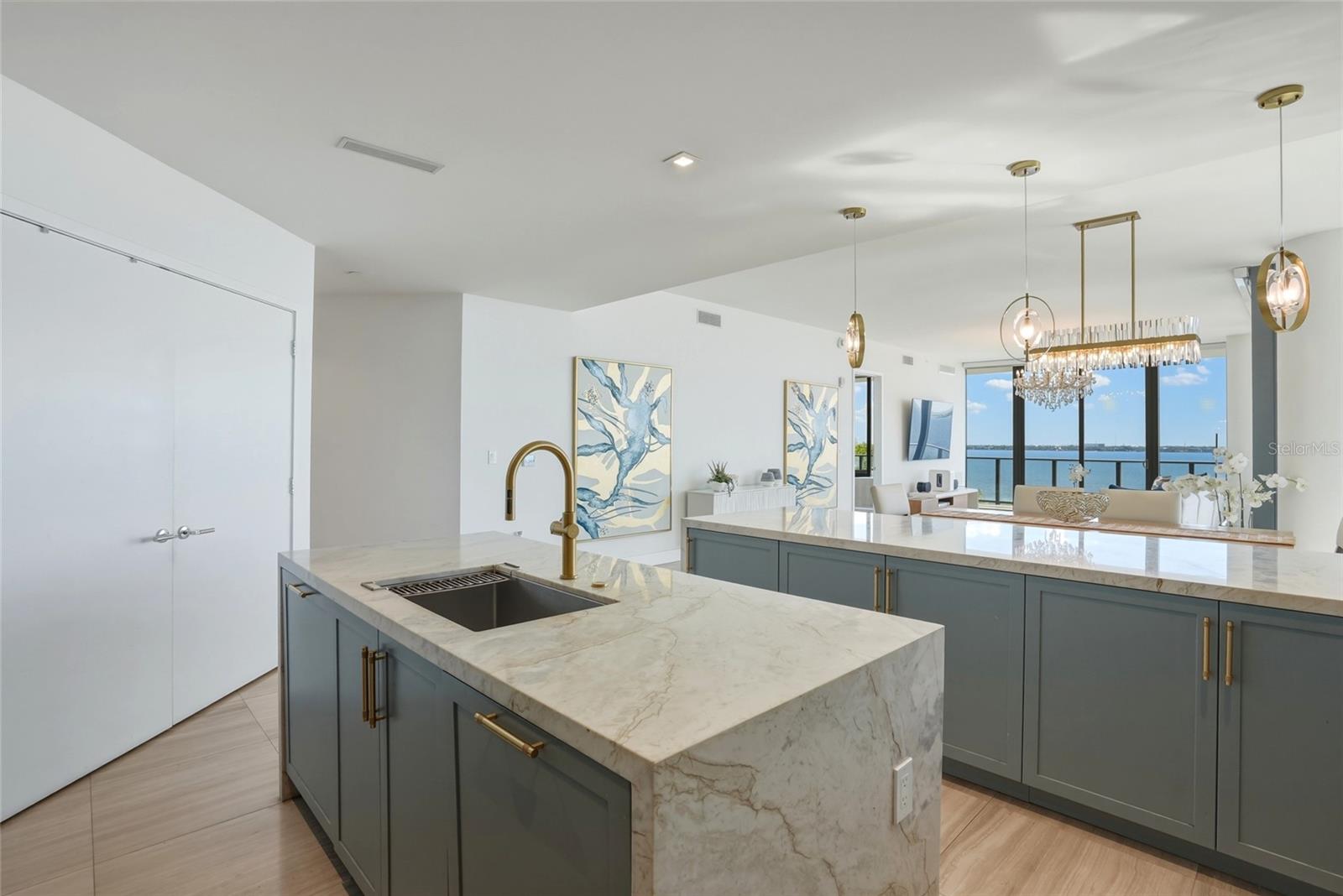 RITZ CARLTON RESIDENCES - Residential