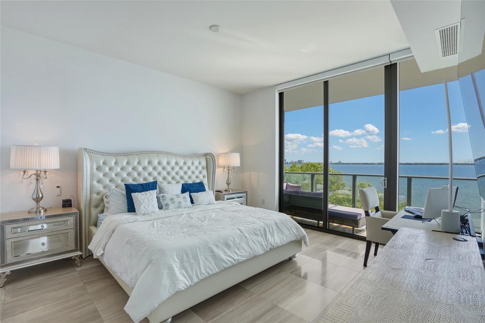 RITZ CARLTON RESIDENCES - Residential