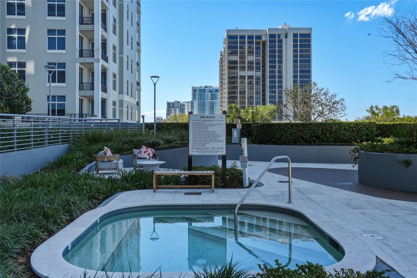 RITZ CARLTON RESIDENCES - Residential