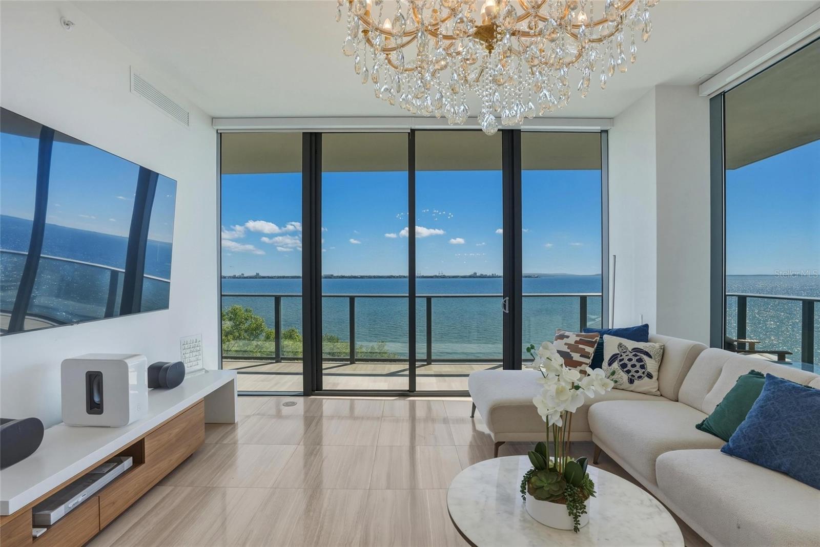 RITZ CARLTON RESIDENCES - Residential