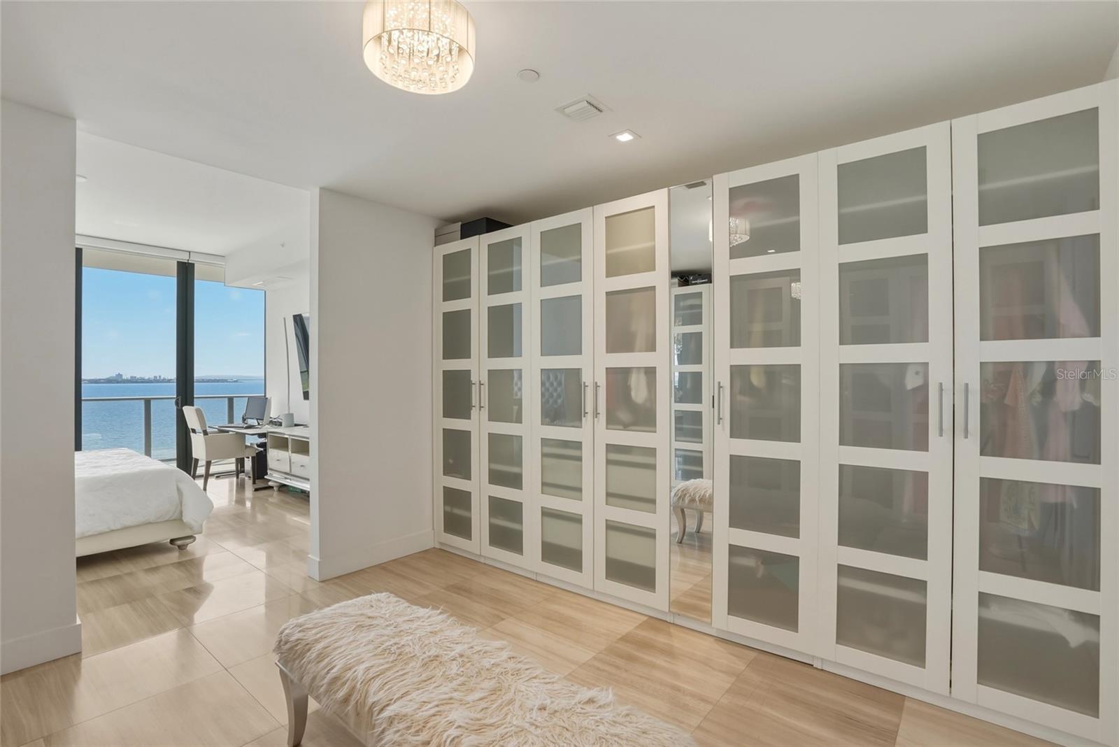 RITZ CARLTON RESIDENCES - Residential