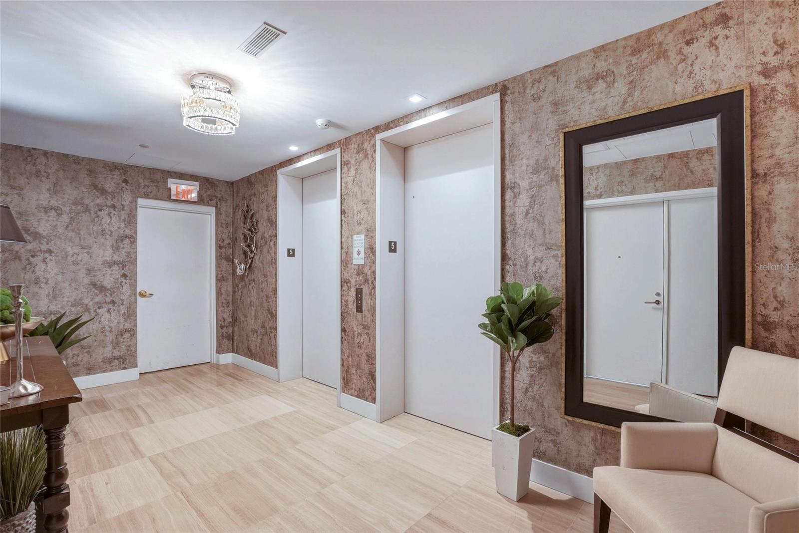 RITZ CARLTON RESIDENCES - Residential