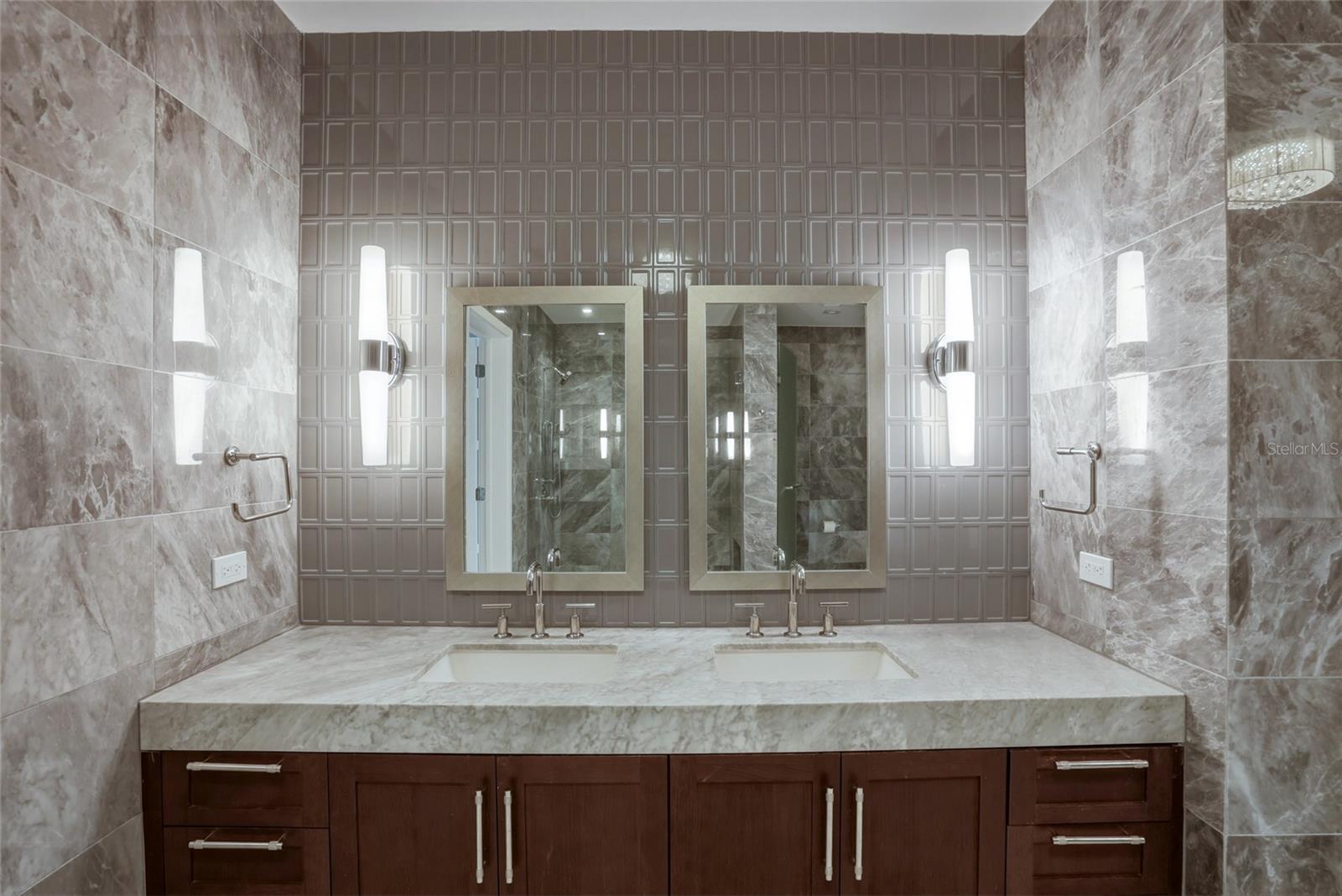 RITZ CARLTON RESIDENCES - Residential