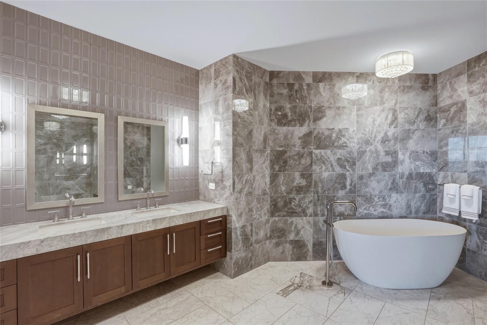 RITZ CARLTON RESIDENCES - Residential