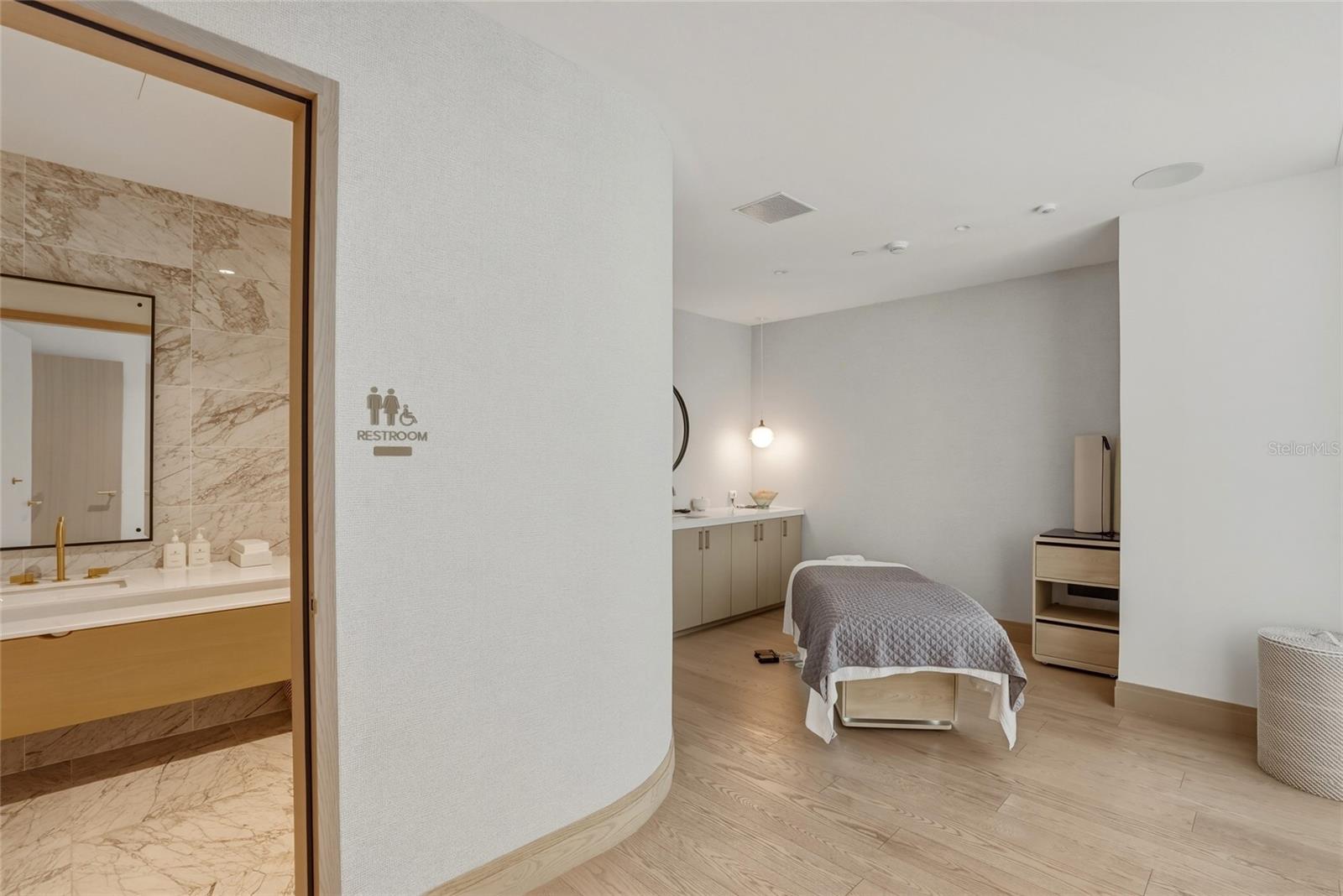 RITZ CARLTON RESIDENCES - Residential