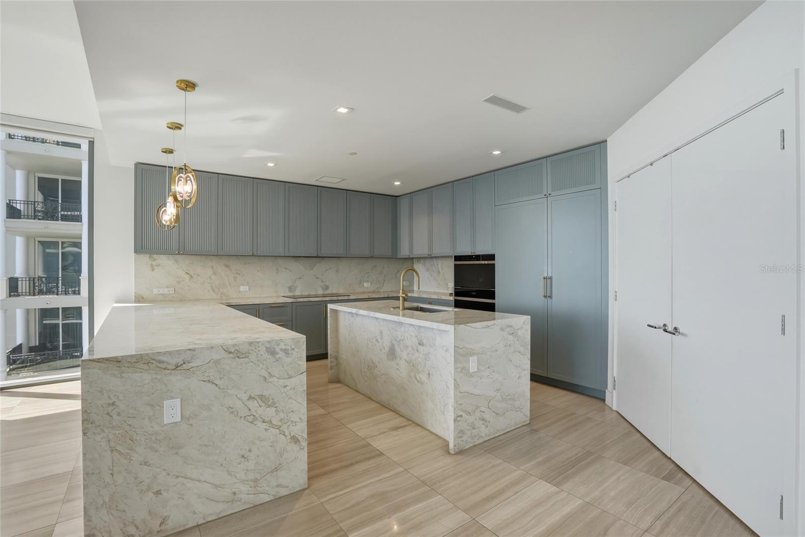 RITZ CARLTON RESIDENCES - Residential