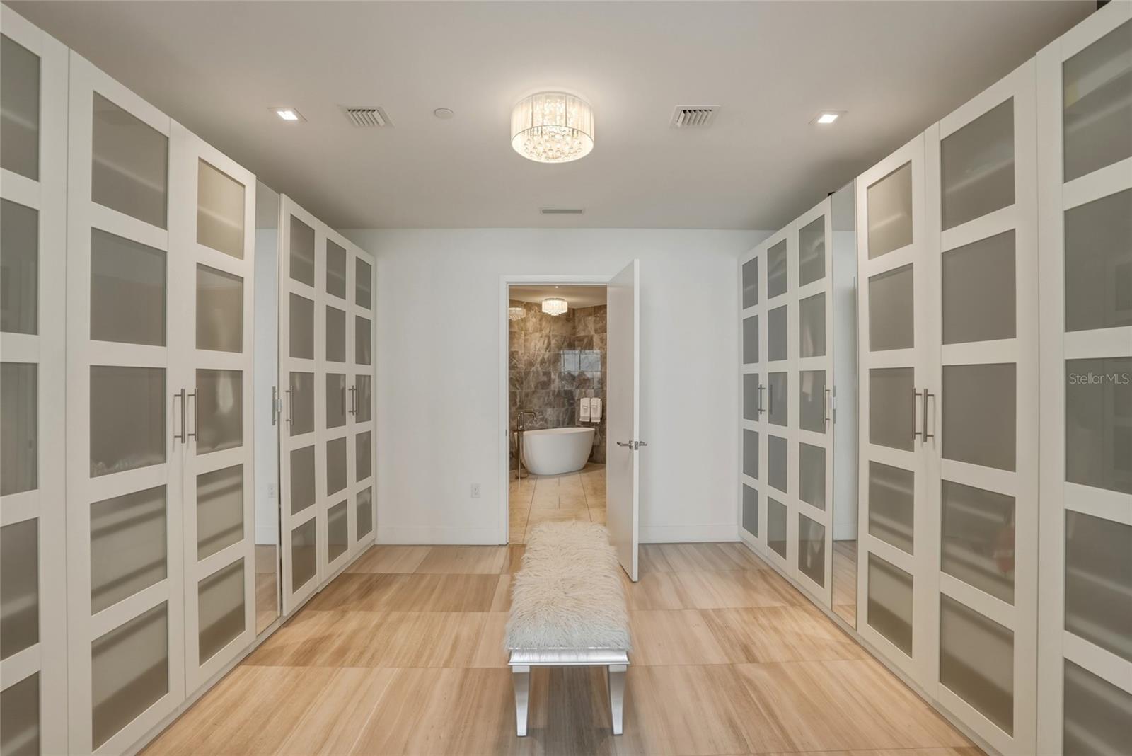 RITZ CARLTON RESIDENCES - Residential