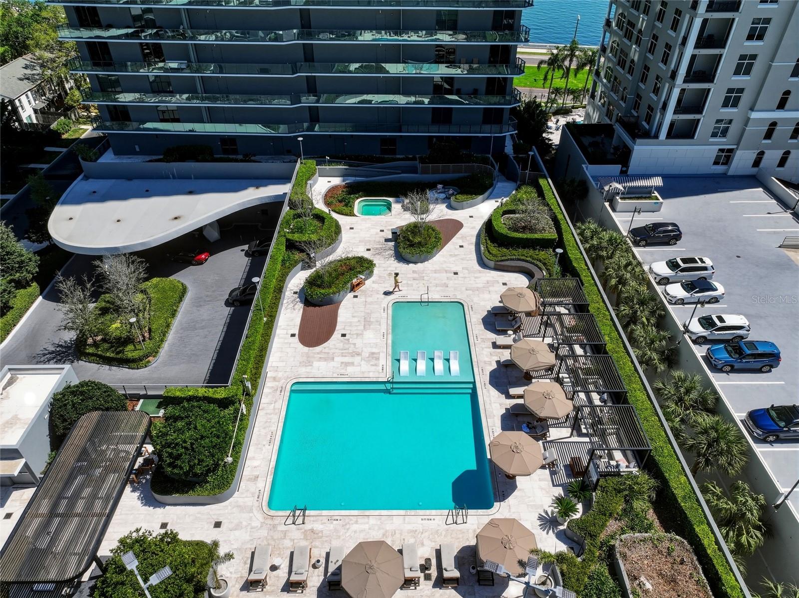 RITZ CARLTON RESIDENCES - Residential