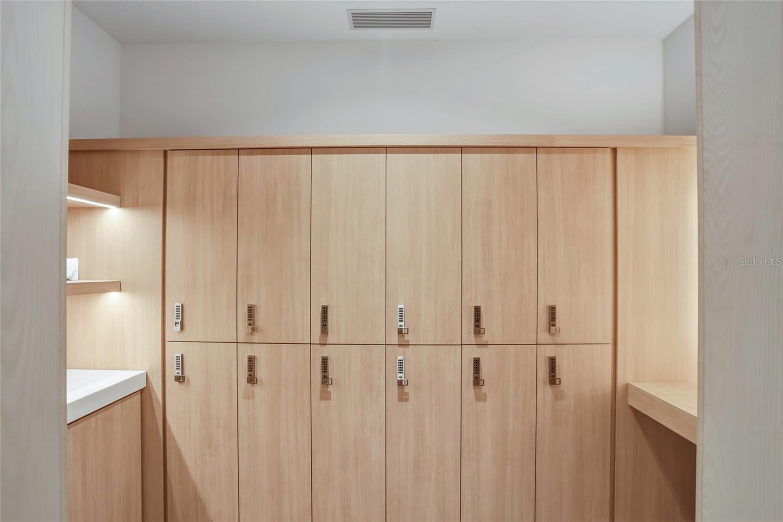 RITZ CARLTON RESIDENCES - Residential