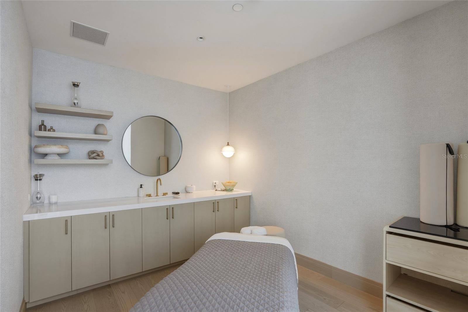 RITZ CARLTON RESIDENCES - Residential