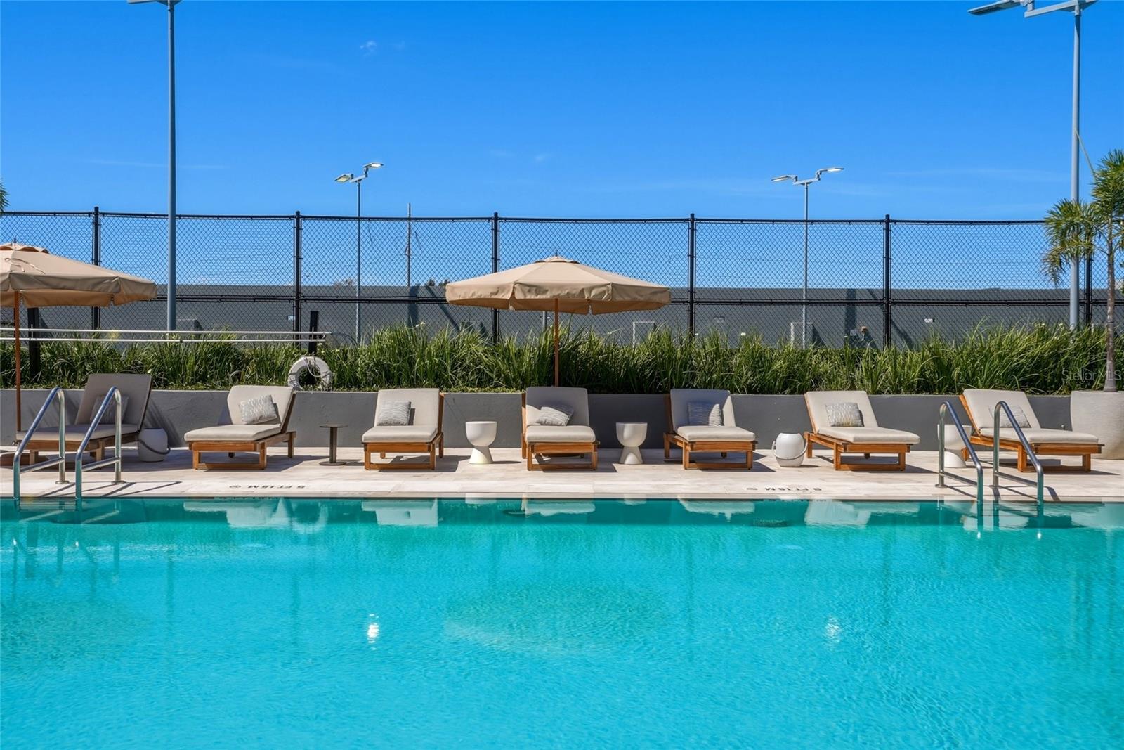 RITZ CARLTON RESIDENCES - Residential