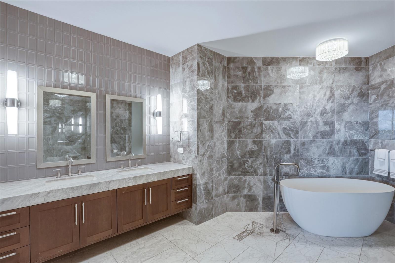 RITZ CARLTON RESIDENCES - Residential