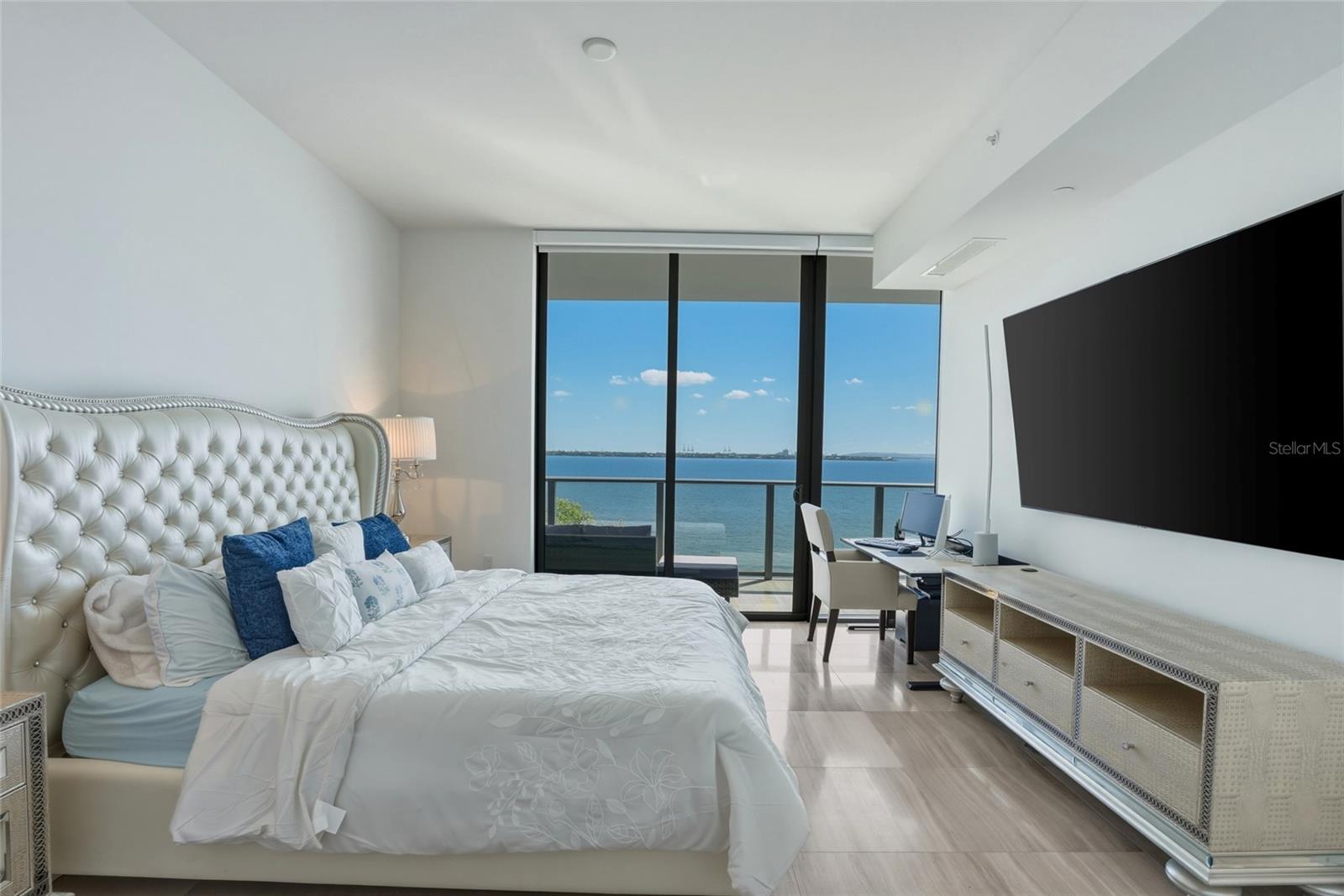 RITZ CARLTON RESIDENCES - Residential