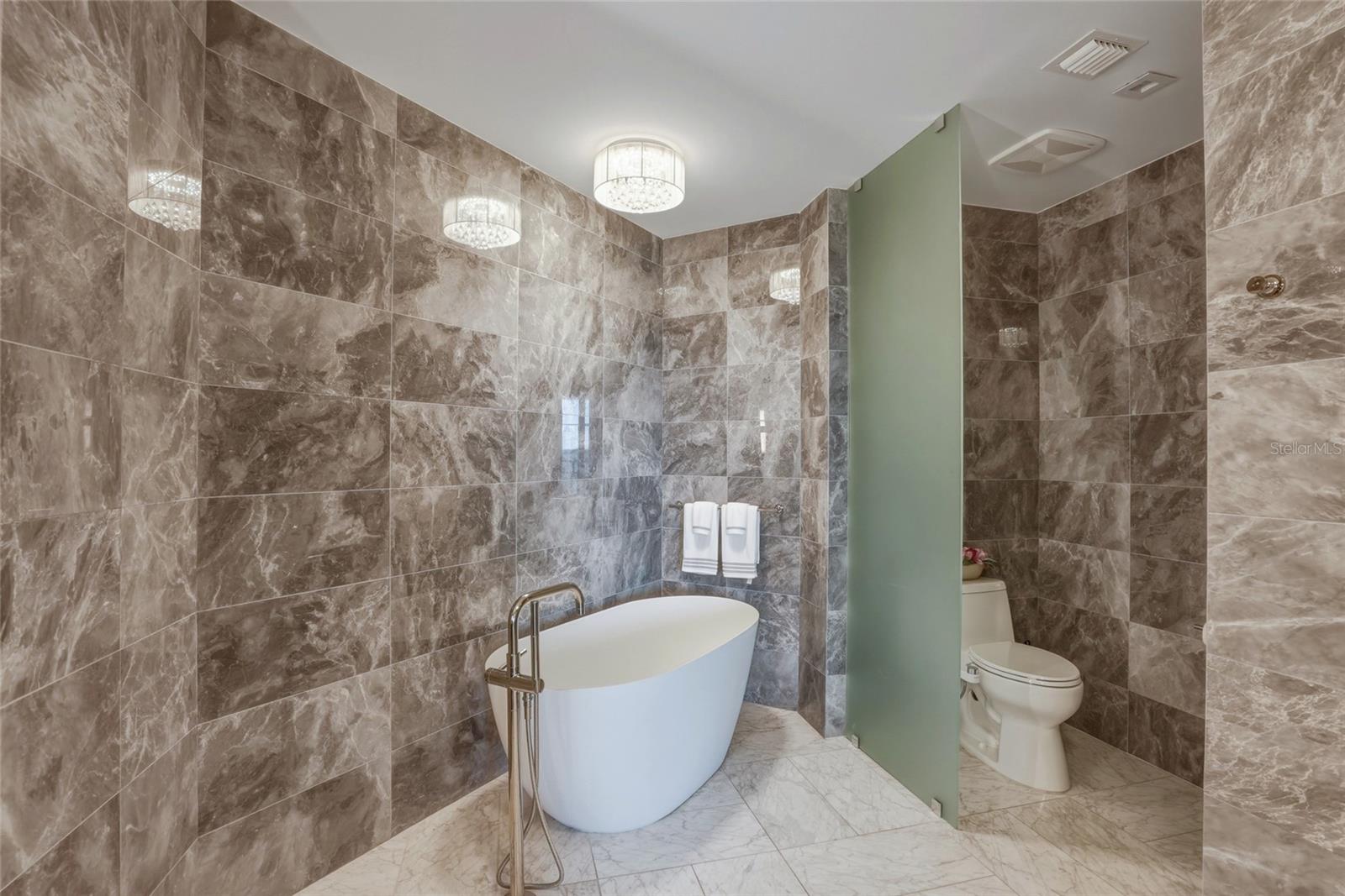 RITZ CARLTON RESIDENCES - Residential