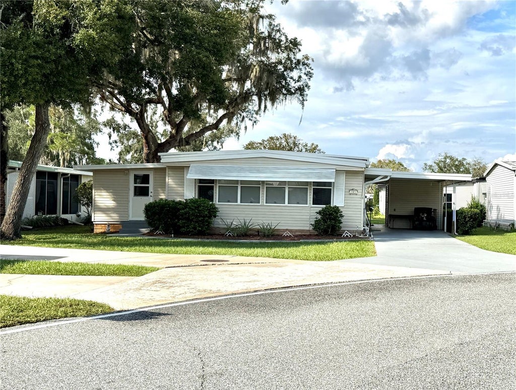 Photo of 103 Tamarisk Way, Leesburg, FL 34748 (MLS # G5118940)