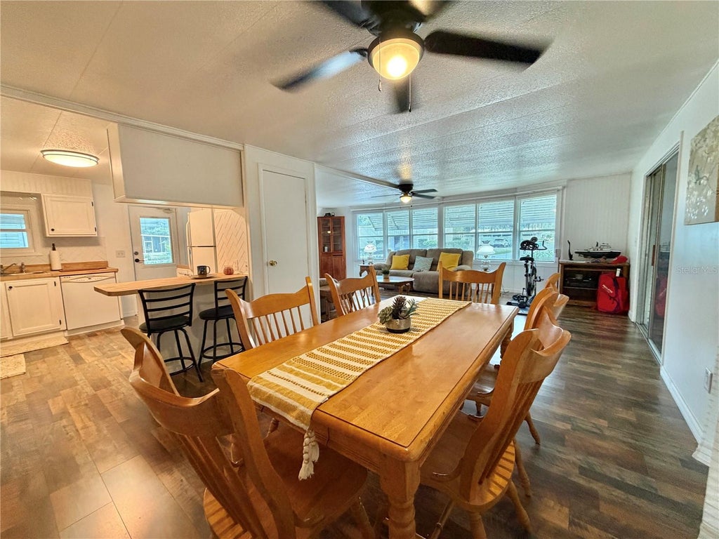 Photo of 103 Tamarisk Way, Leesburg, FL 34748 (MLS # G5118940)