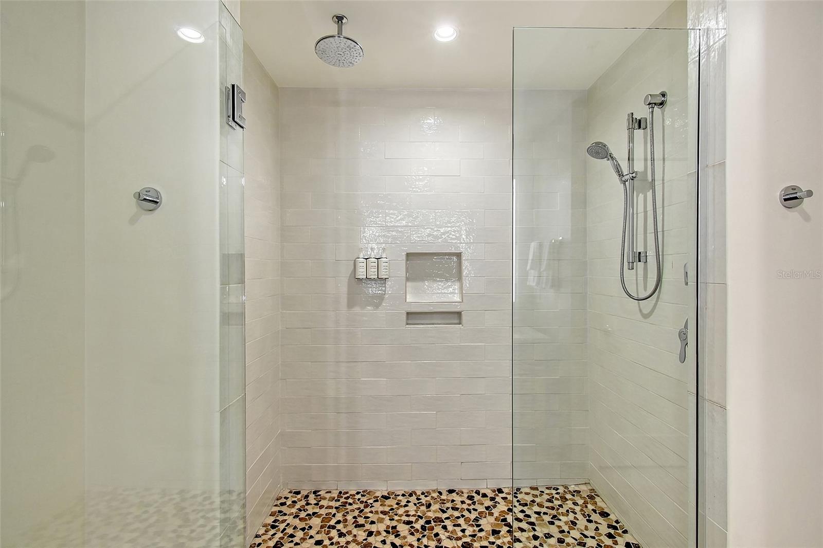 WATERLINE VILLAS & MARINE - Residential