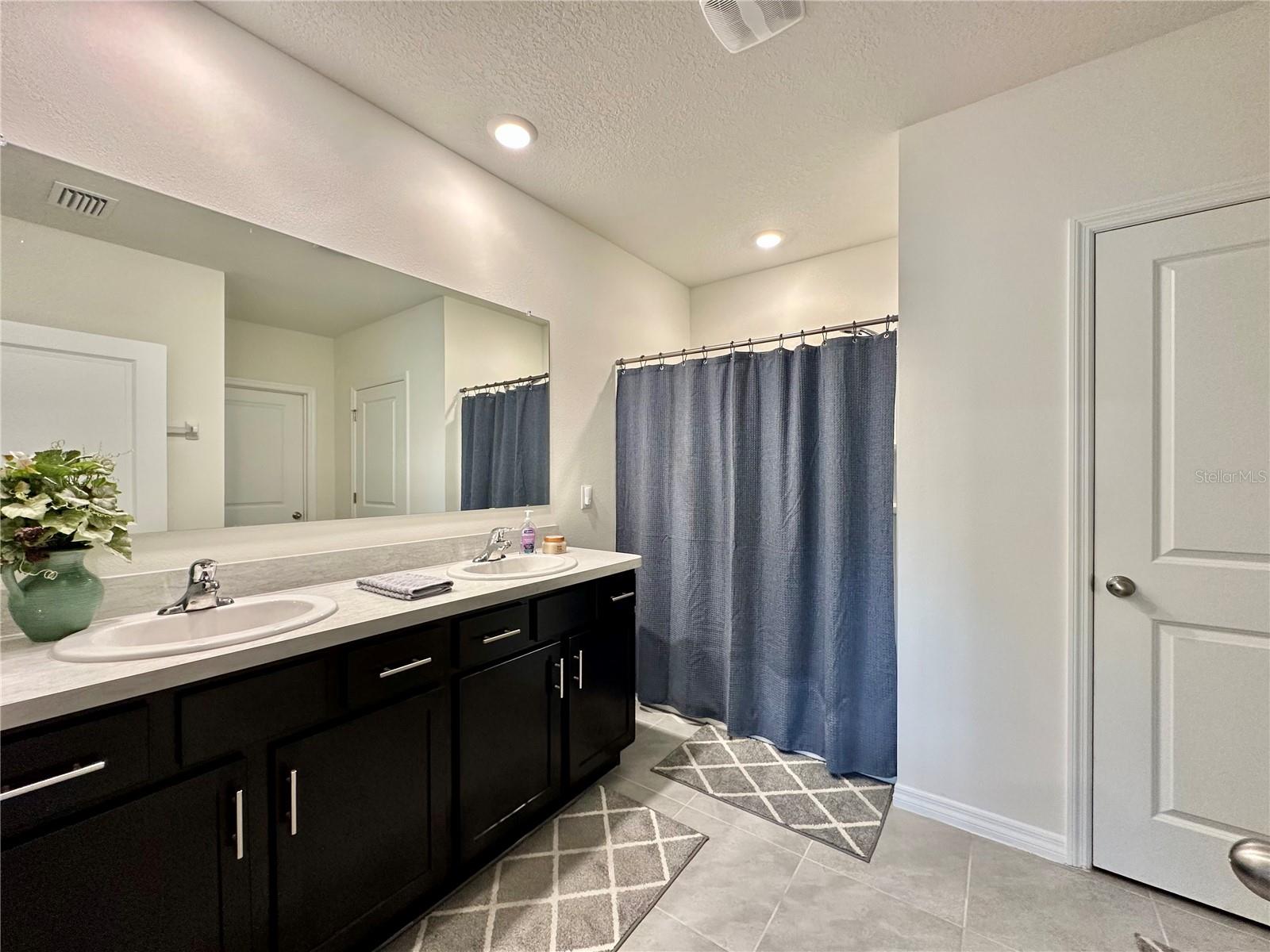 LAKE DIAMOND NORTH - Residential