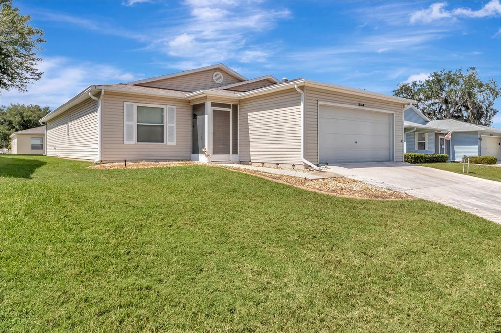 Photo of 911 Grand Vista Trail, Leesburg, FL 34748 (MLS # G5118392)