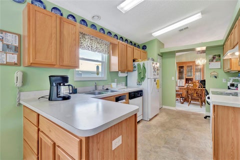 Tiny photo for 911 Grand Vista Trail, Leesburg, FL 34748 (MLS # G5118392)