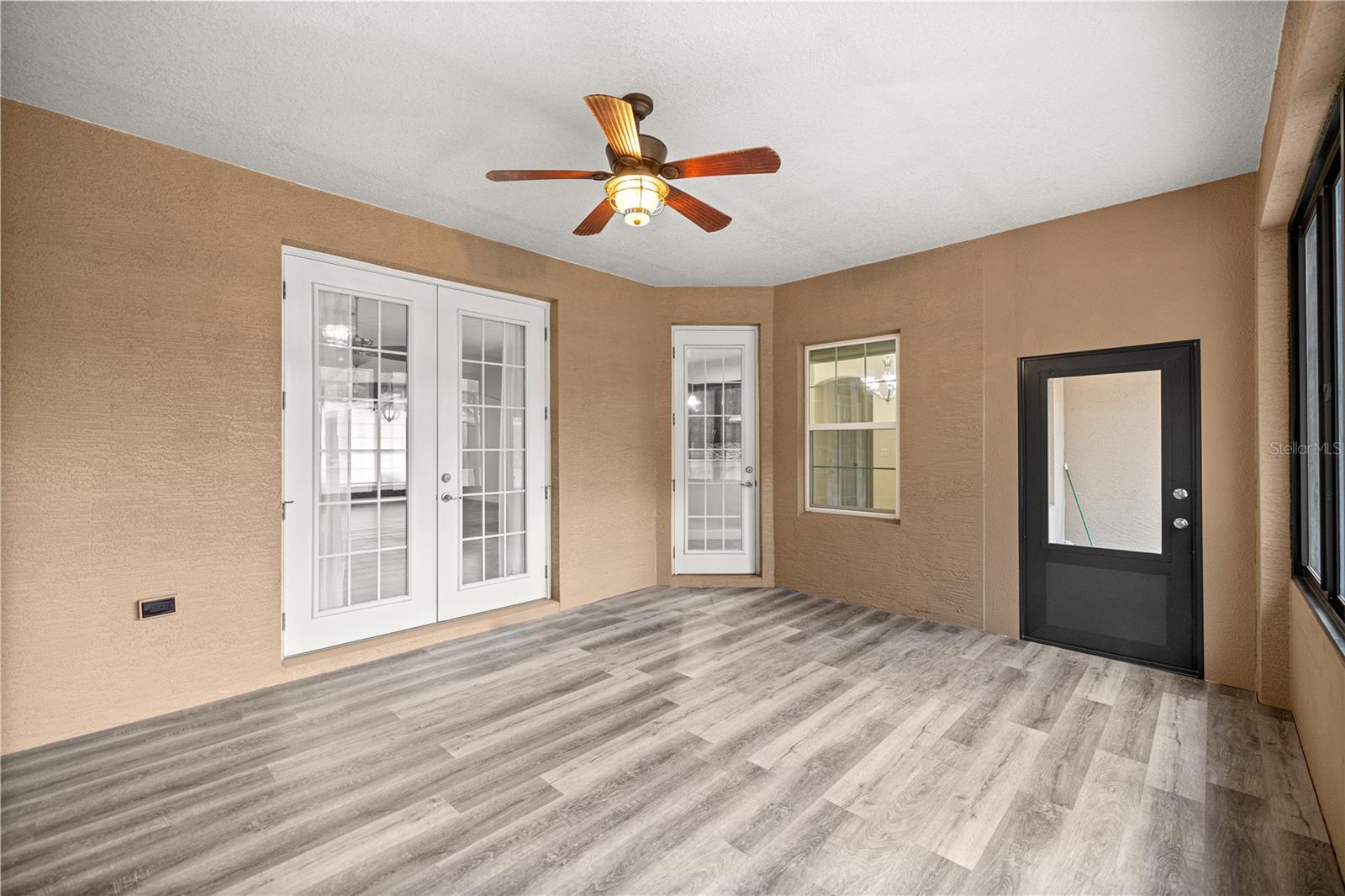 ROLLING RANCHETTES - Residential