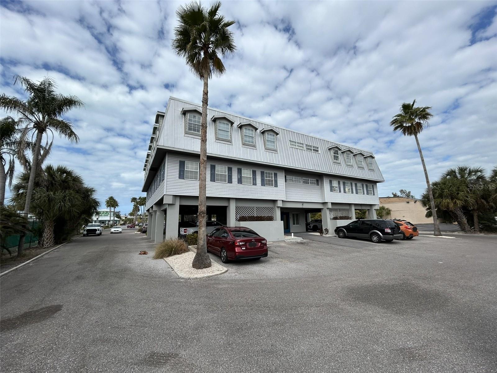 ANNA MARIA SQUARE - Commercial Lease