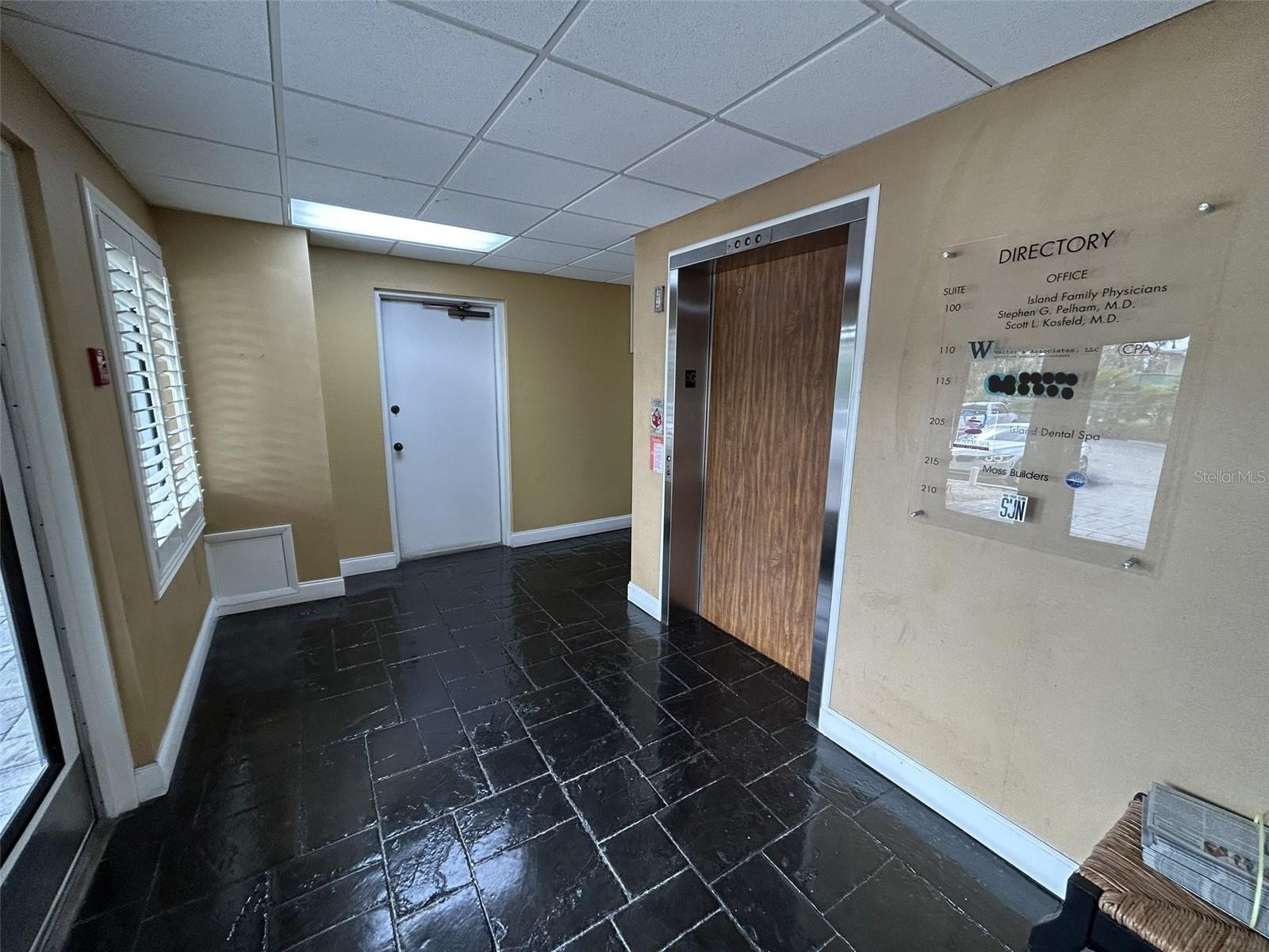 ANNA MARIA SQUARE - Commercial Lease