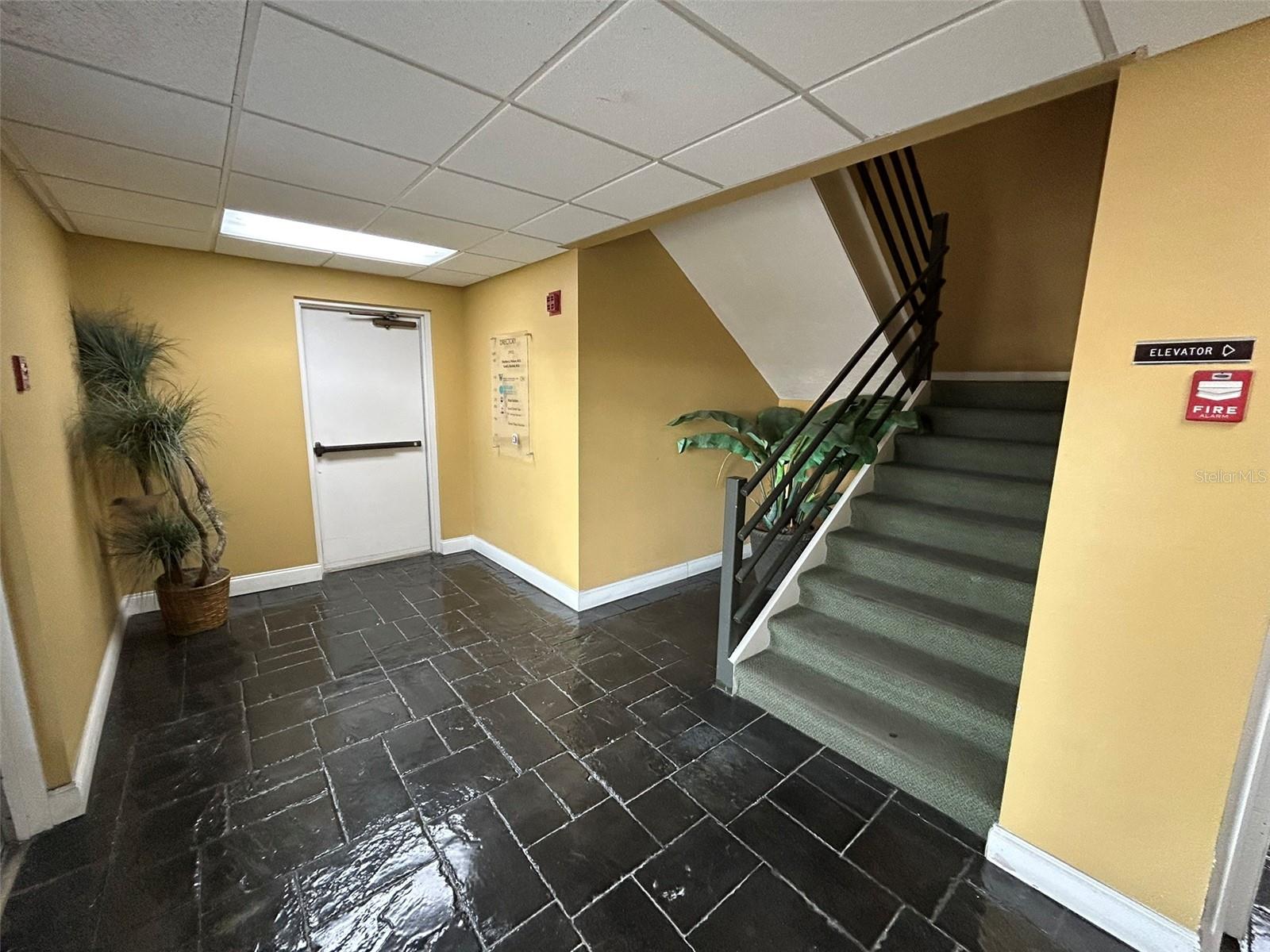 ANNA MARIA SQUARE - Commercial Lease