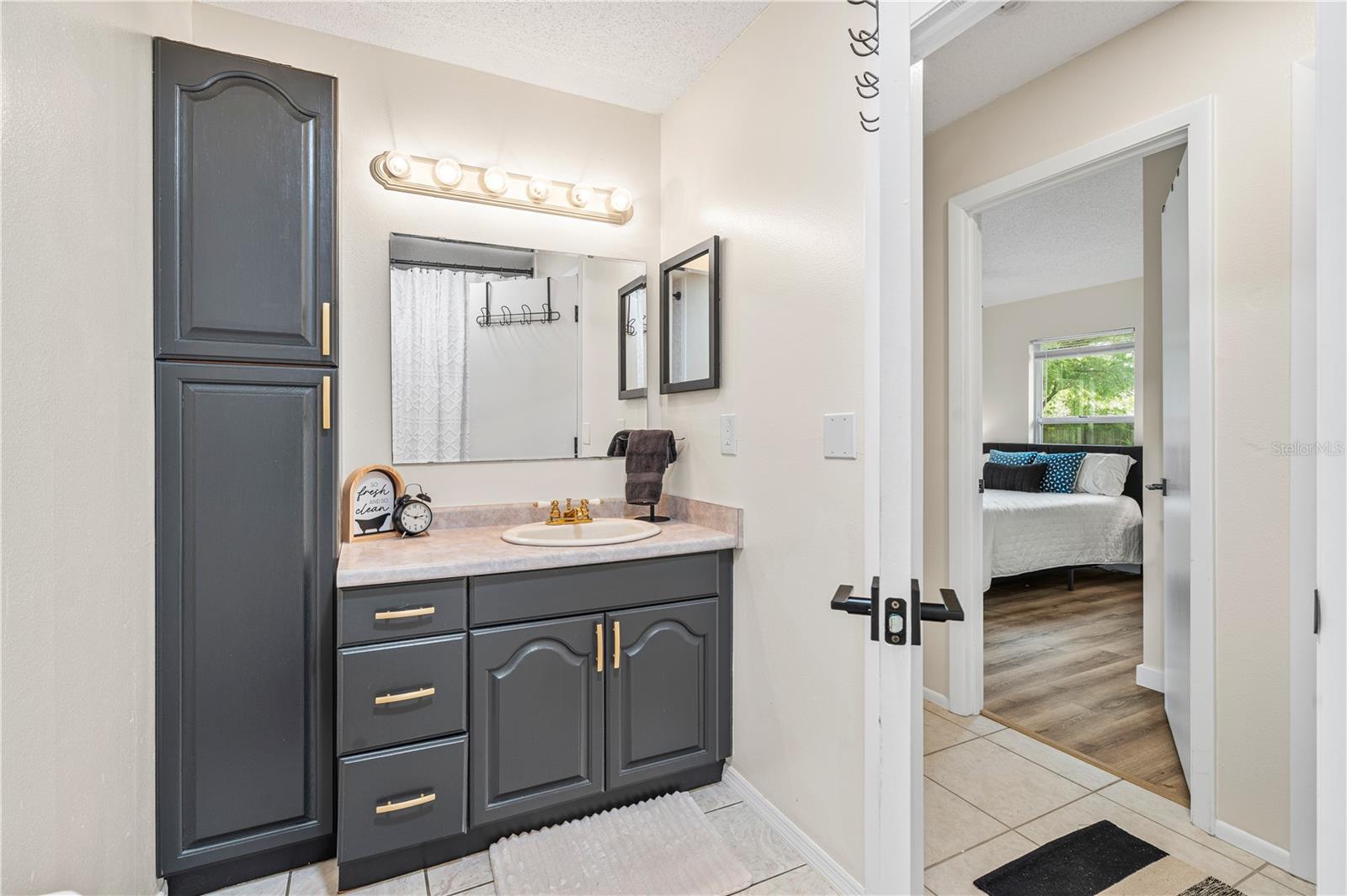 CRESTLINE - Residential