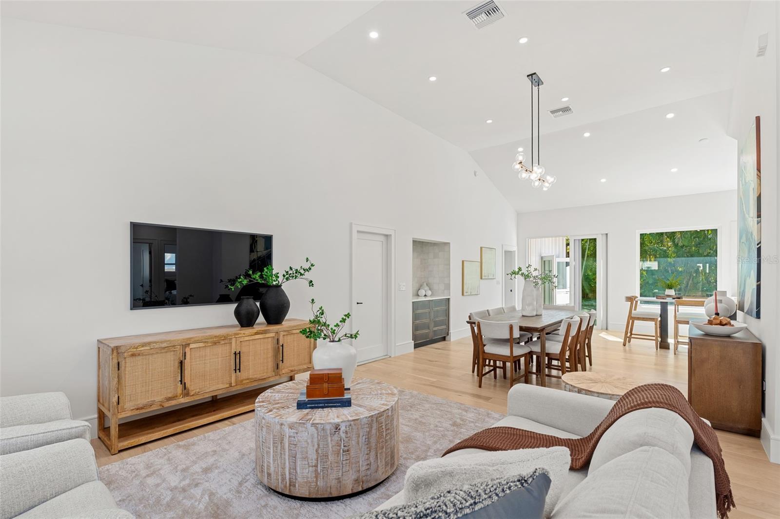 1834 BOUGAINVILLEA STREET