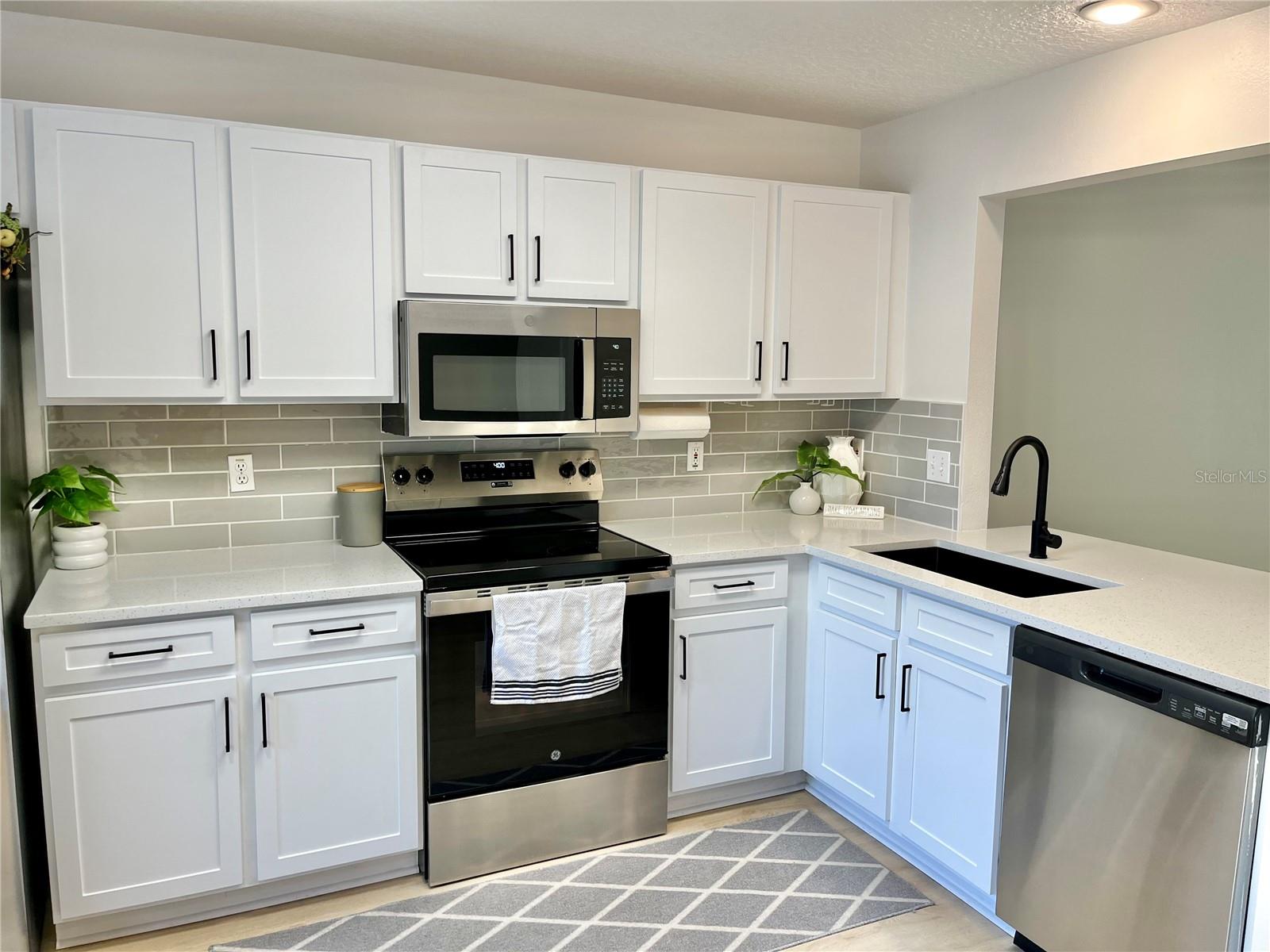 CYPRESS LAKE PH 1 - Residential