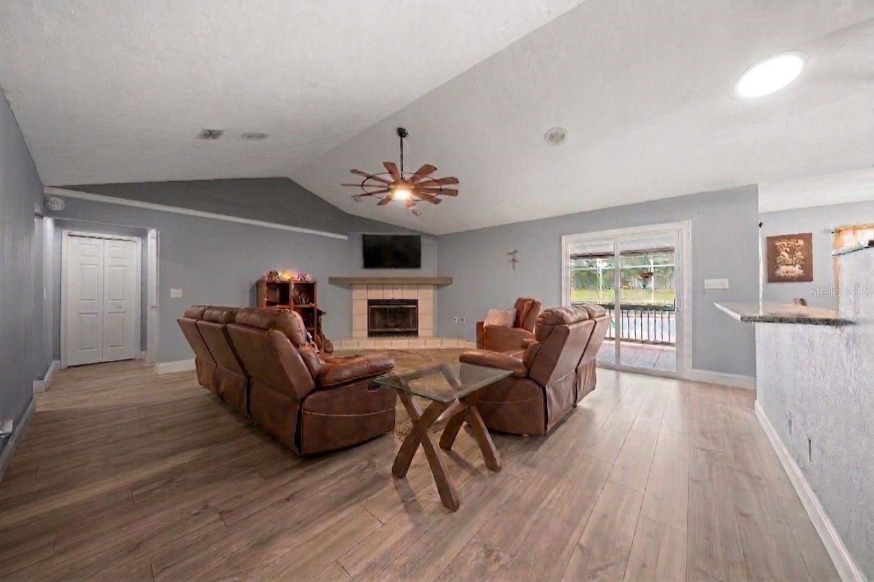 EDGEWATER ESTATE - Residential