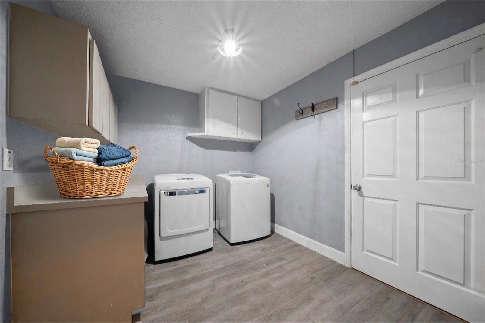 EDGEWATER ESTATE - Residential