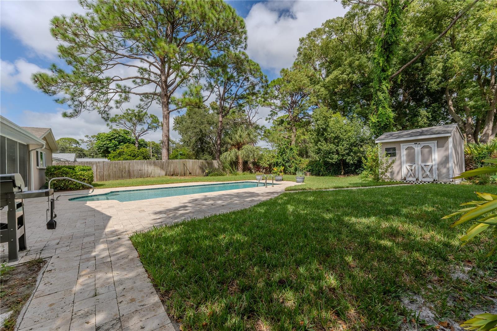 WHISPERING FOREST - Residential