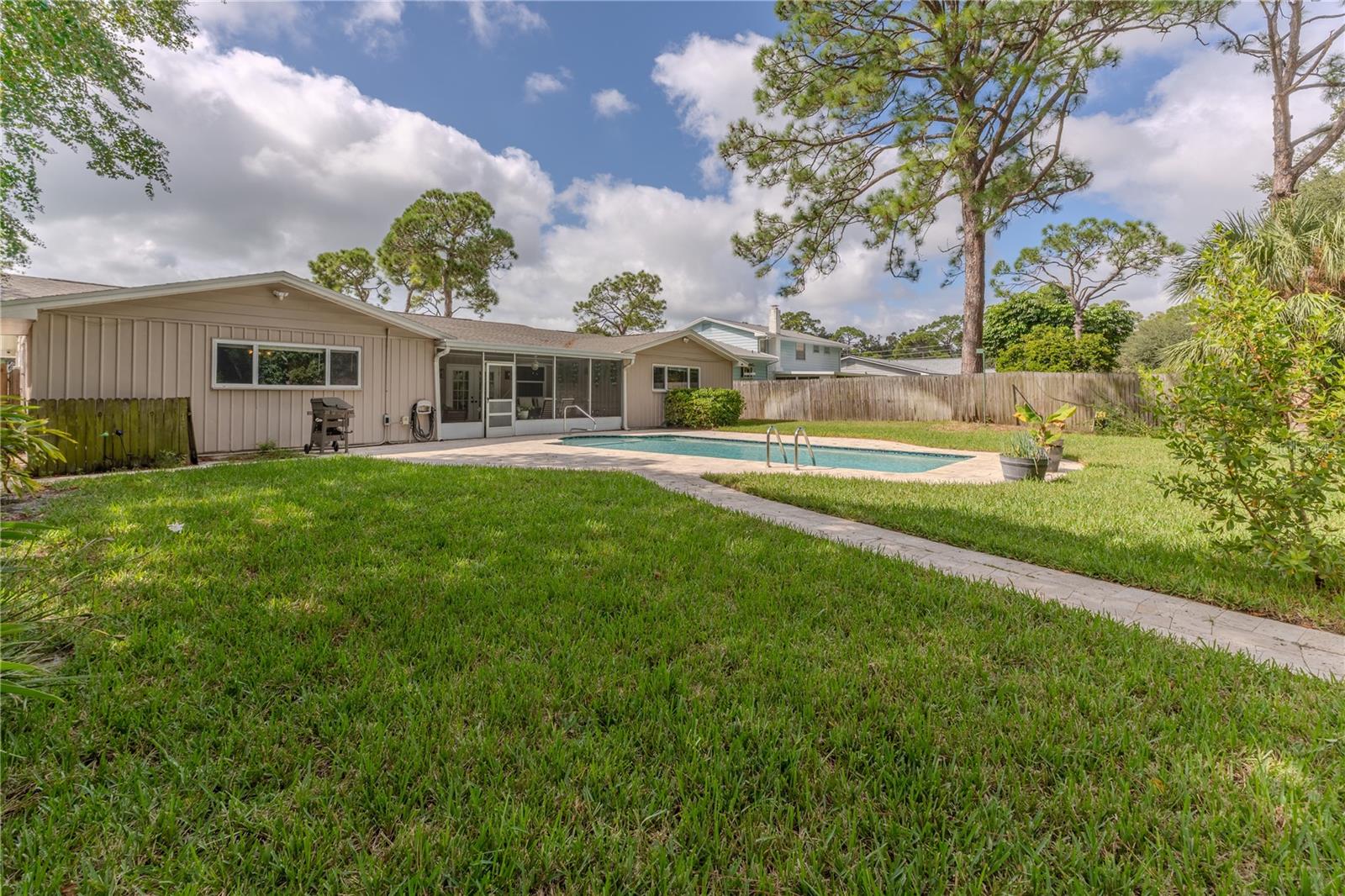 WHISPERING FOREST - Residential