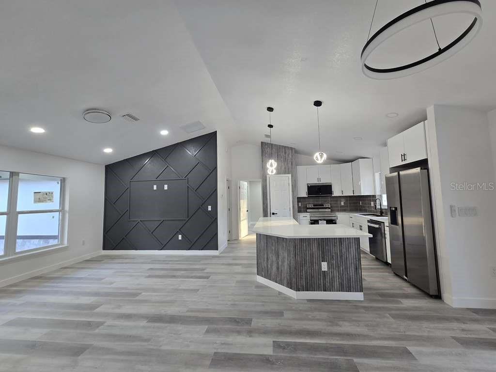 5158 SW EVERGREEN COURT