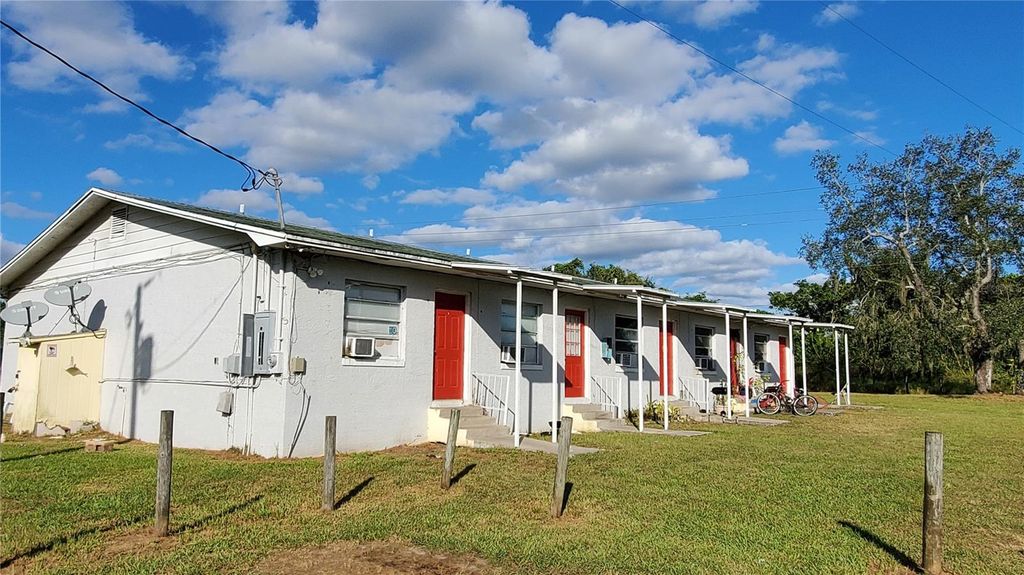 Photo of 1002 Daniels Street, Dundee, FL 33838 (MLS # O6396460)