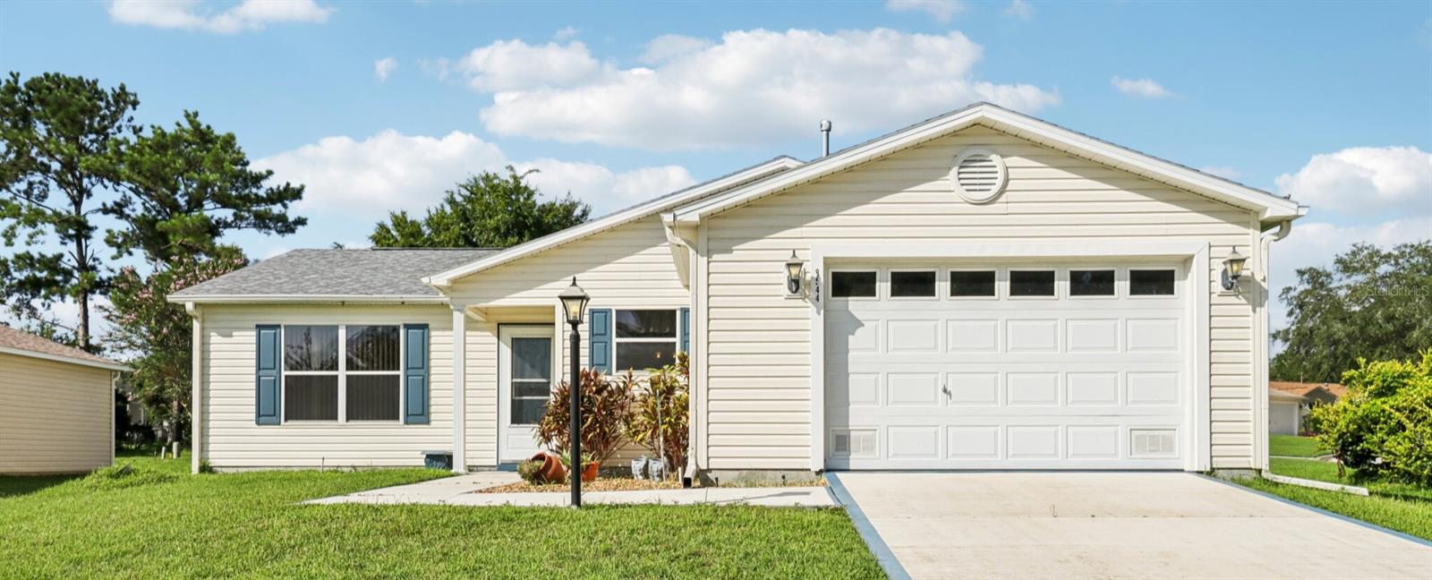 The Villages lifestyle is waiting just for you! This 2 bedroom/2 bath / bonus room home is located in the Village of Piedmont close to all shopping, the VA hospital and a golf cart ride away from all the entertainment close by Lake Sumter Landing. The spacious open floorplan opens to a bonus room with an abundance of natural light with views to the west to see the incredible Florida sunsets. The split floorplan is perfect for family visits or short term vacation rentals. The roof was replaced in 2022, the home is turnkey and ready for it's new owner.
The bond is paid.