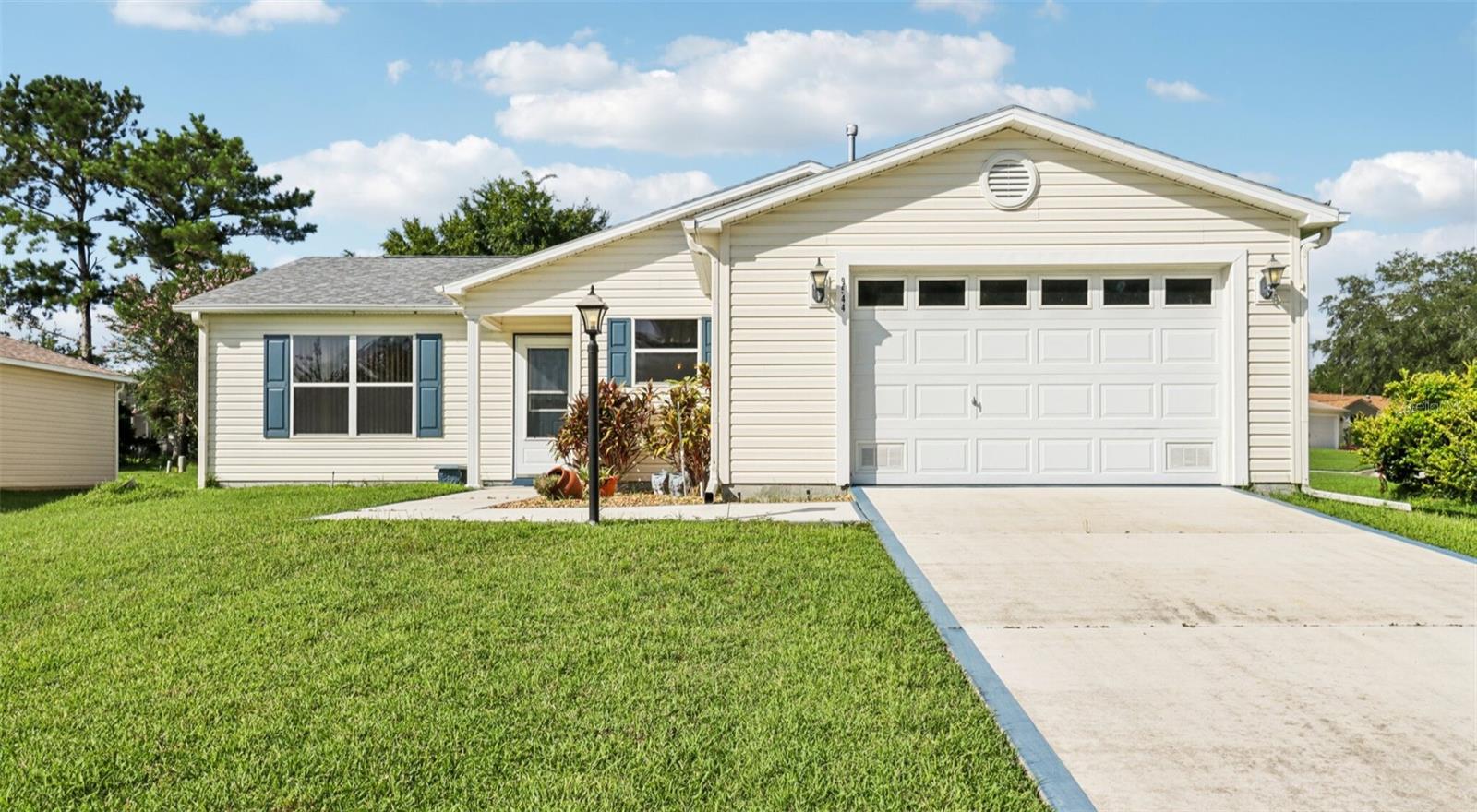 The Villages lifestyle is waiting just for you! This 2 bedroom/2 bath / bonus room home is located in the Village of Piedmont close to all shopping, the VA hospital and a golf cart ride away from all the entertainment close by Lake Sumter Landing. The spacious open floorplan opens to a bonus room with an abundance of natural light with views to the west to see the incredible Florida sunsets. The split floorplan is perfect for family visits or short term vacation rentals. The roof was replaced in 2022, the home is turnkey and ready for it's new owner.
The bond is paid.