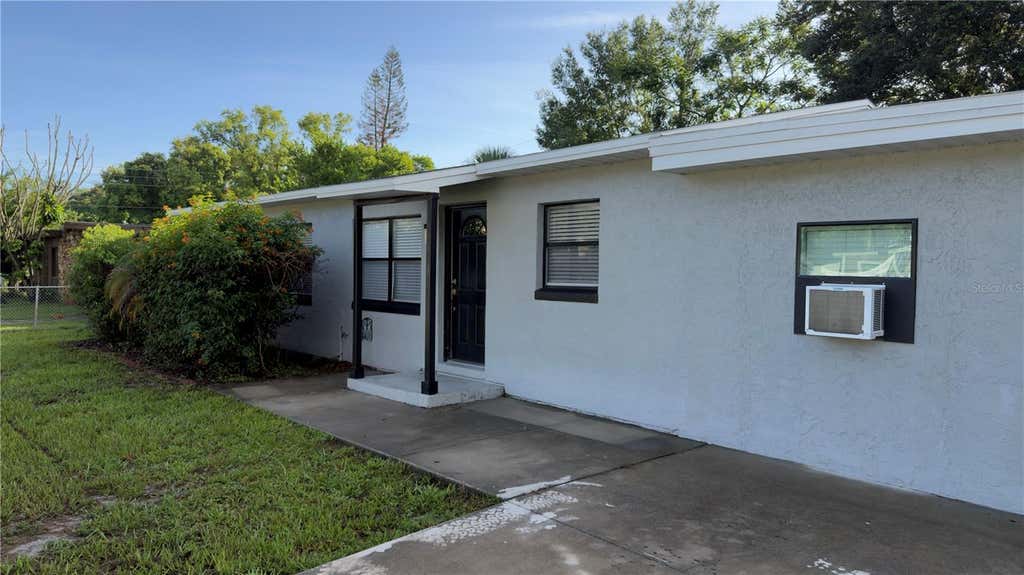 Photo of 17 S Solandra Drive, Orlando, FL 32807 (MLS # O6432154)