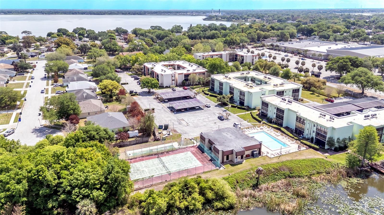 LAKESIDE VILLAGE 01 CONDO - Residential