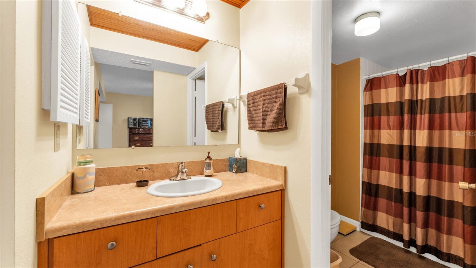 LAKESIDE VILLAGE 01 CONDO - Residential